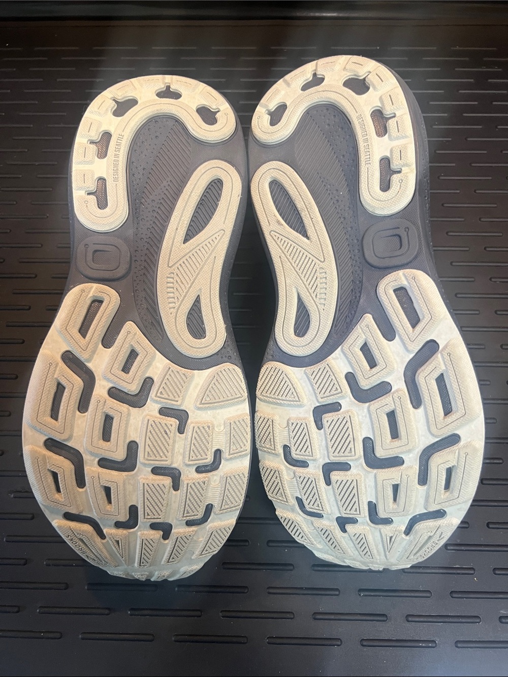 Brooks Women's Adrenaline GTS 24 GREAT CONDITION! - Picture 8 of 8